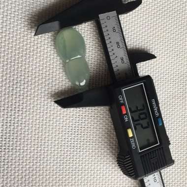 缅甸翡翠A货，冰种，起光，玉质细腻，佩戴效果很赞，喜欢的赶紧下手吧，手慢无货。