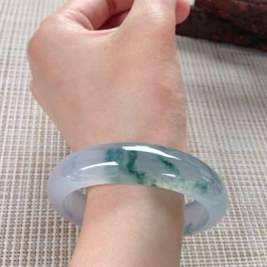 17041427#正圈尺寸：54.2x13.2x7.3mm 冰飘花镯，很纯很细腻的品质，种老水足，起