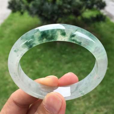 正圈,冰种飘花,尺寸57.1-13.2-7.5,水润冰透,飘花飘逸,完美 正圈,冰种飘花,尺寸57.1-13.2-7.5,水润冰透,飘花飘逸,完美