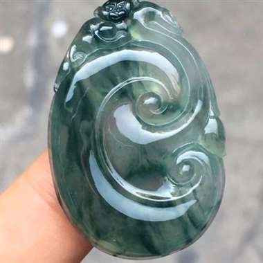 福利！冰种飘彩如意：完美无裂纹，有水路，种老起胶，雕工精致，色泽漂亮，饱满，尺寸：40.6/27.5