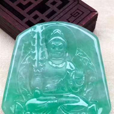 L冰种满绿《不动明王菩萨》。细腻种水足，水润怡人，完美