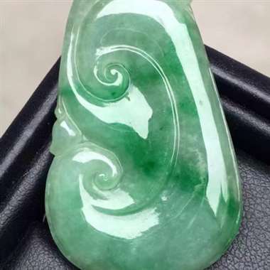 福利!冰种飘绿如意:完美无裂纹,种水好,玉质细腻,雕工精致,色泽漂亮,尺寸:41.2/23.1/3. 福利!冰种飘绿如意:完美无裂纹,种水好,玉质细腻,雕工精致,色泽漂亮,尺寸:41.2/23.1/3.