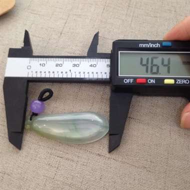 冰种飘花吊坠，通透水润，质地非常细腻！完美！性价比高！