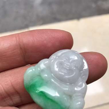 翡翠A货:糯种.翠绿色.佛公.辣色.清爽干净.水润.完美无瑕.饱满.尺寸:30.4mm31.2mm6 翡翠A货:糯种.翠绿色.佛公.辣色.清爽干净.水润.完美无瑕.饱满.尺寸:30.4mm31.2mm6