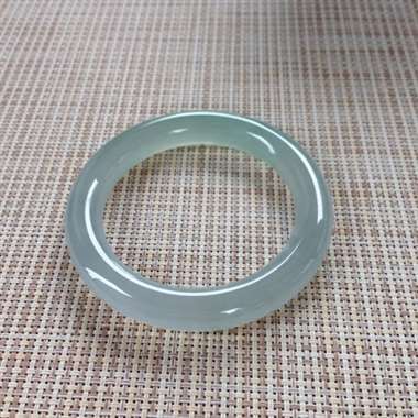 17041519#圆条尺寸：54.8x10.9x10.3mm 冰底色镯，看得见的品质很过硬，清爽，干