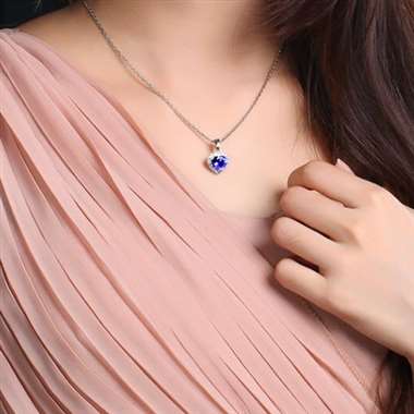 主石7.62ct，配钻1.26ct，海洋之星