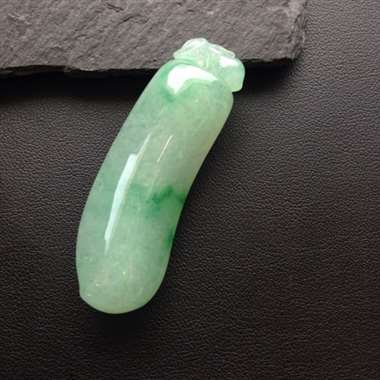 冰种晴水底飘花福瓜吊坠 水润色靓 种细腻完美 冰种晴水底飘花福瓜吊坠 水润色靓 种细腻完美