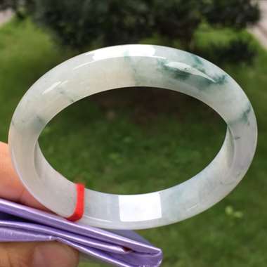 正圈，糯冰种飘花，尺寸59.6-13.0-8.1，水润细腻，完美