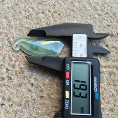 缅甸翡翠A货，玻璃种飘花福瓜，送女朋友的好礼物，实物更好看，上身效果很秀气，极品级的，完美无暇。