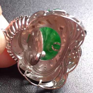 J阳绿佛公吊坠，真金真钻镶嵌，完美，种水超好，玉质细腻