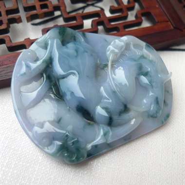 翡翠A货紫罗兰飘花马上有钱生肖马吊坠 种水足,料子细腻,,雕工精细,三彩撒金花无纹裂,规格56.