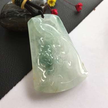 冰种飘绿完美花鸟挂件。尺寸:56.9*37.5*6.8 冰种飘绿完美花鸟挂件。尺寸:56.9*37.5*6.8