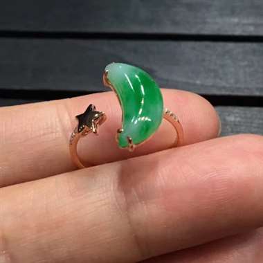 14圈口星月款特色戒指，友情礼物首选，色阳，水润，饱满，完美，18K金伴靓钻镶嵌，个性时尚，简约大方