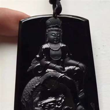 ♥️墨翠:骑龙观音，完美无裂纹，细腻干净，黑度极黑，性价比高，纯手工打造，打灯透绿，薄利多销，一手货