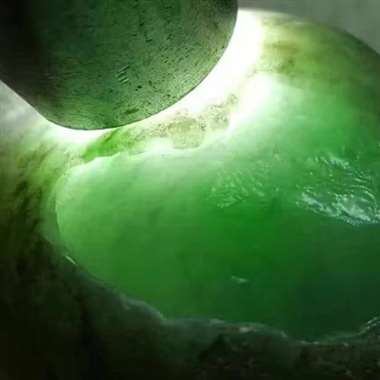 DJ269新货240g老后江开窗飘花大牌料,种老肉细水足,开窗见阳绿花,色浓色艳,起光 DJ269新货240g老后江开窗飘花大牌料,种老肉细水足,开窗见阳绿花,色浓色艳,起光