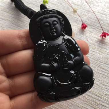 冰种极品墨翠观音，黑度极度黑，玉质细腻，打灯透绿，少杂质，纯手工打造，线条柔美流畅，厚装大件。尺寸：