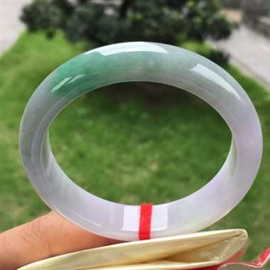 正圈，紫底飘绿，尺寸56.2-13.3-8.0，水润细腻，颜色亮丽，完美