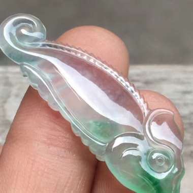 金非昔比，尺寸:36.5*12.4*3.1mm,完美起光，种老水足，飘甜绿H17