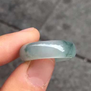 翡翠冰种飘花指环，种水好，完美漂亮，自然光实拍，性价比高，大小：25.6/7.6mm