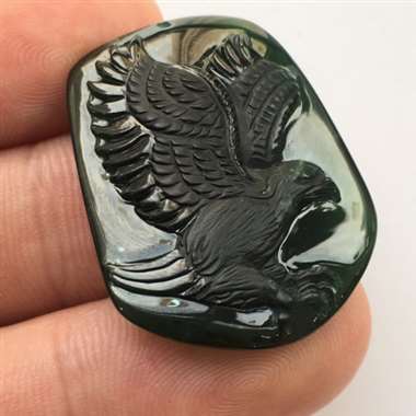 迷你款大展宏图墨翠吊坠，打灯全绿，黑度一般，雕工精致。
