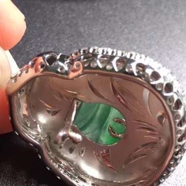 阳绿佛公吊坠，真金真钻镶嵌，完美，种水超好，玉质细腻。