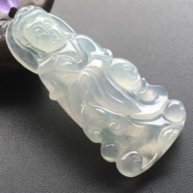 冰种飘花完美观音，晶莹起胶，水润通透。尺寸：56.3-27.6-7.4