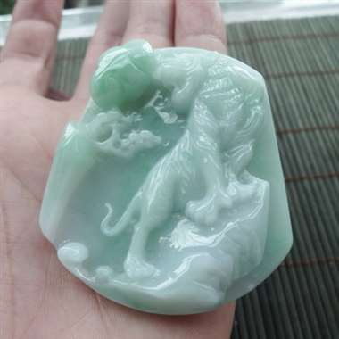 111844水润满色大件猛虎上山~生肖虎挂件cy，种水好，大件，形体霸气，玉质细腻，工艺精美，上身效