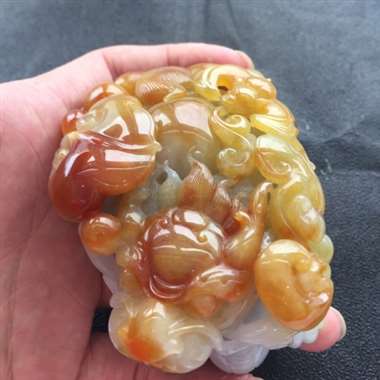 红黄皮龙龟，颜色宜人，雕工精湛。