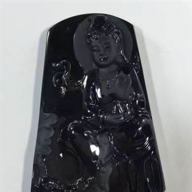 。♥️墨翠:观音菩萨，完美无裂纹，细腻干净，黑度极黑，性价比高，纯手工打造，打灯全透绿，结缘价