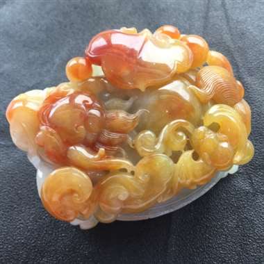 红黄皮龙龟，颜色宜人，雕工精湛。