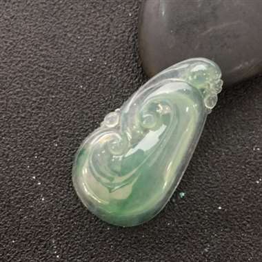 冰种飘花浅绿底如意挂件 冰种飘花浅绿底如意挂件