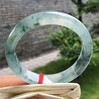正圈，冰种飘花，尺寸57.2-13.0-7.8，水润冰透，质地细润，完美