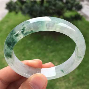 正圈，冰种飘花，尺寸57.1-13.2-7.5，水润冰透，飘花飘逸，完美