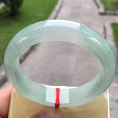冰种飘翠正圈，尺寸55.1-14.8-8.1，水润冰透，种老水头足，完美