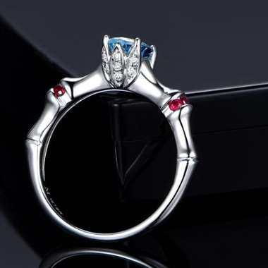 18K金海蓝宝竹节系列戒指，主石0.8ct，红宝石0.07ct，手寸13#，配证书