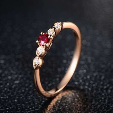 18K金红宝石戒指，主石0.14ct，配钻0.05ct，重量1.59g，12#