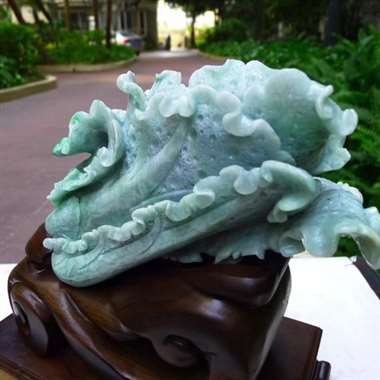 翡翠A货老坑水润浅豆绿精工招财进宝大白菜摆件 约裸石尺寸：280/130/95 连底坐：290/28