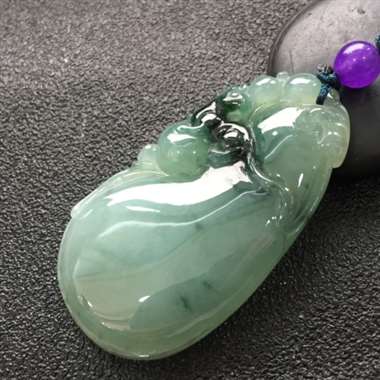 冰糯种飘花福瓜挂件