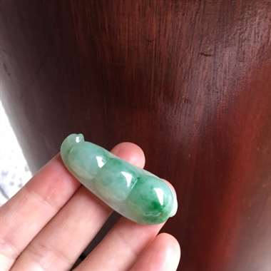 缅甸翡翠A货，完美饱满的四季平安豆，色彩鲜艳，性价比超高，手慢无货。