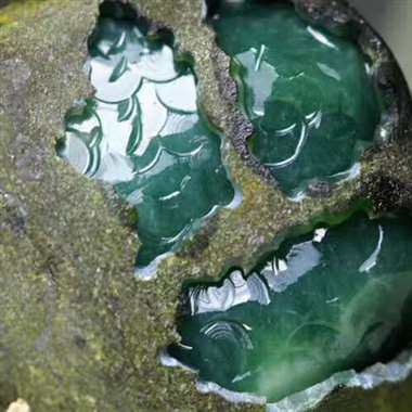 DLL21新货 莫湾基冰种飘花,重量363g,规格8*7*3.4cm,全透种老肉细,种老色正水好,