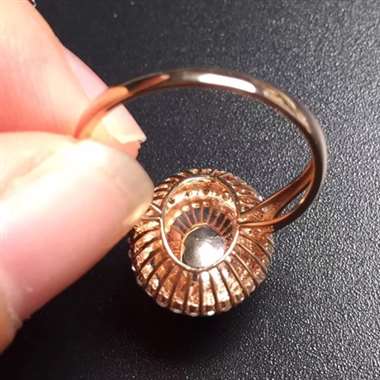 阳绿蛋面戒指，真金真钻镶嵌，完美，种水超好，玉质细腻.