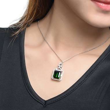 18k镶嵌，主石10.58ct，配钻0.4ct，总重5.54g