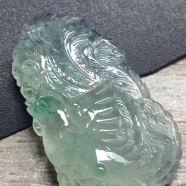 高冰飘绿凤凰,尺寸:30.5*17.8*8.8mm,完美,种老坑,水润起光,雕工精湛。H16 高冰飘绿凤凰,尺寸:30.5*17.8*8.8mm,完美,种老坑,水润起光,雕工精湛。H16