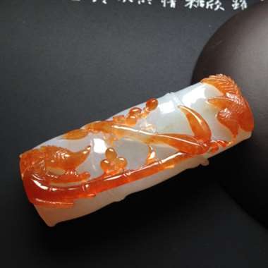 巧雕红翡喜上眉梢 尺寸58-23-15毫米