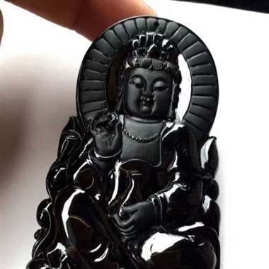 立体观音菩萨，完美无纹裂，极品墨翠，质地细腻，大件厚装，品相极好，纯手工雕刻，黑光亮