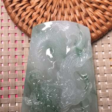 飘花龙牌 质地细腻 种水足 雕工精细 霸气十足 外形方正 美观大方 完美无瑕疵