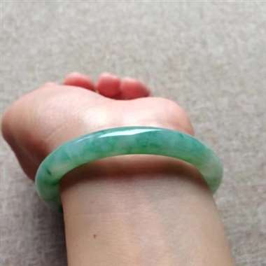 天然翡翠A货冰糯种飘绿完美圆条手镯