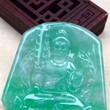 L冰种满绿《不动明王菩萨》。细腻种水足，水润怡人，完美