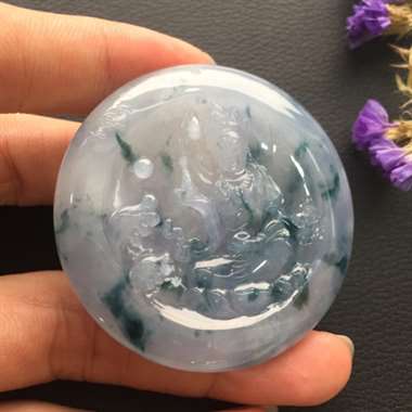 冰糯种飘花紫罗兰观音挂件 玉质细腻饱满 端庄优雅 冰糯种飘花紫罗兰观音挂件 玉质细腻饱满 端庄优雅