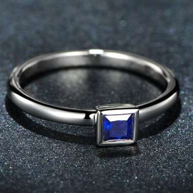 18K蓝宝石戒指，主石0.3ct，重量1.88g，手寸11#